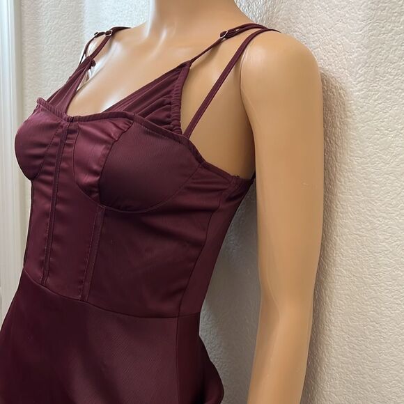 Pretty Little Thing Woman’s Dress Sz 4 Burgundy Strappy Corset Ruched Bodycon - Picture 3 of 12
